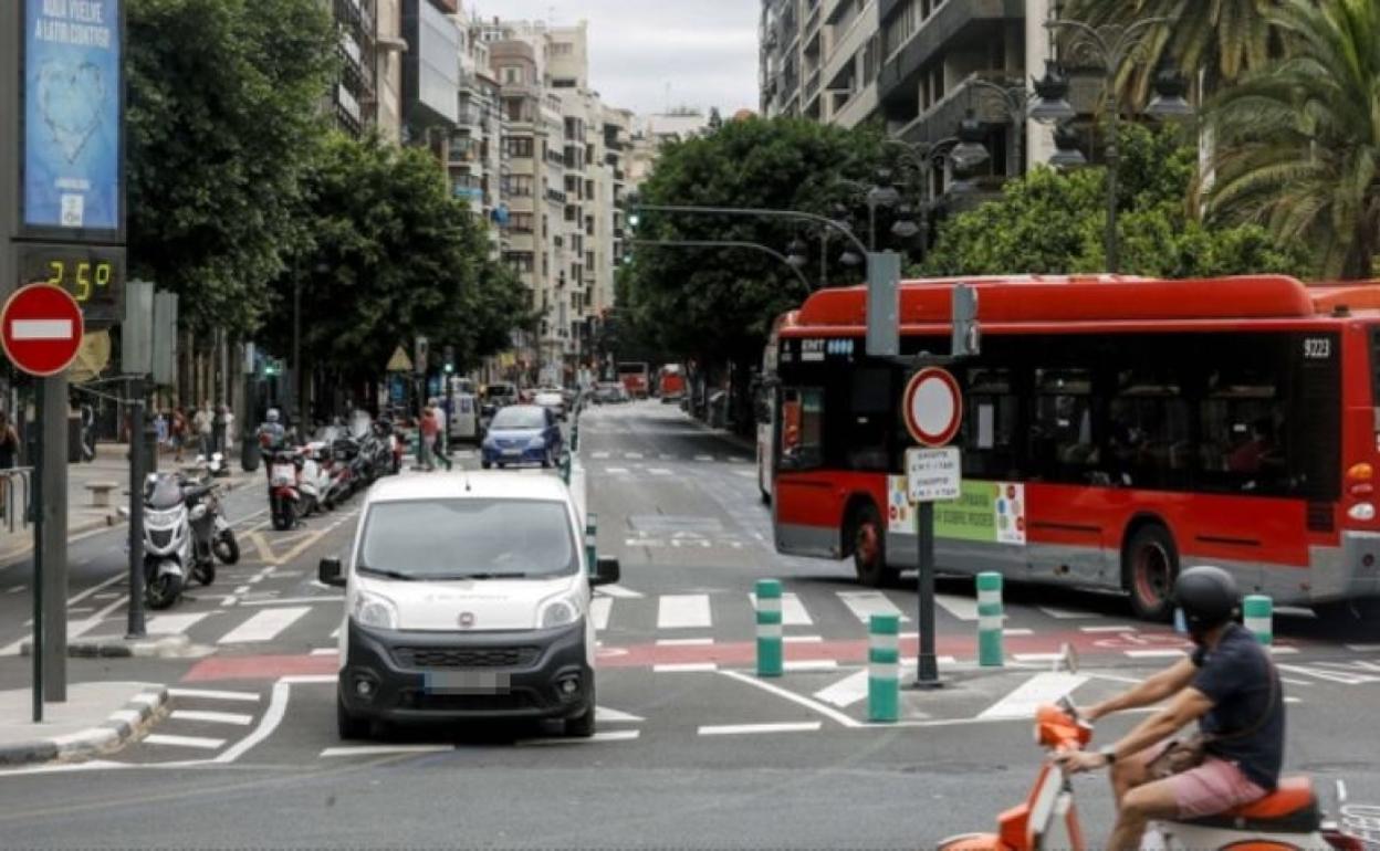 Tráfico en el centro de Valencia. 