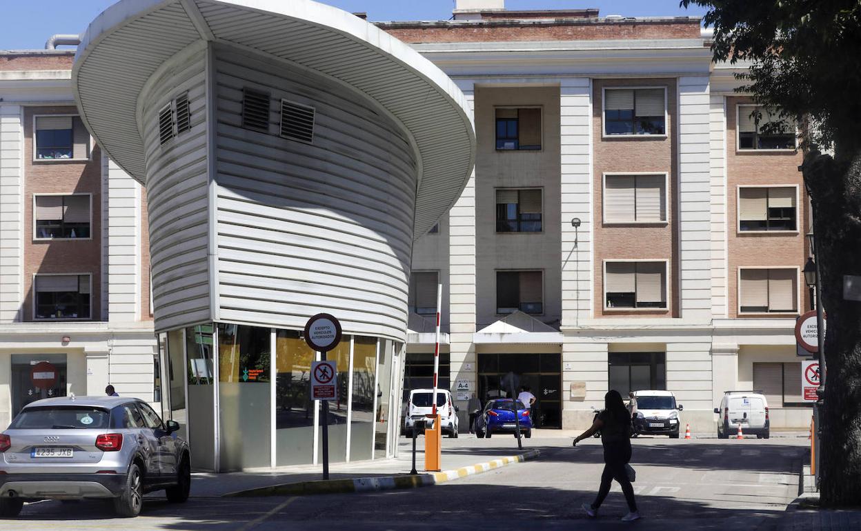 Uno de los accesos al Hospital General de Valencia.