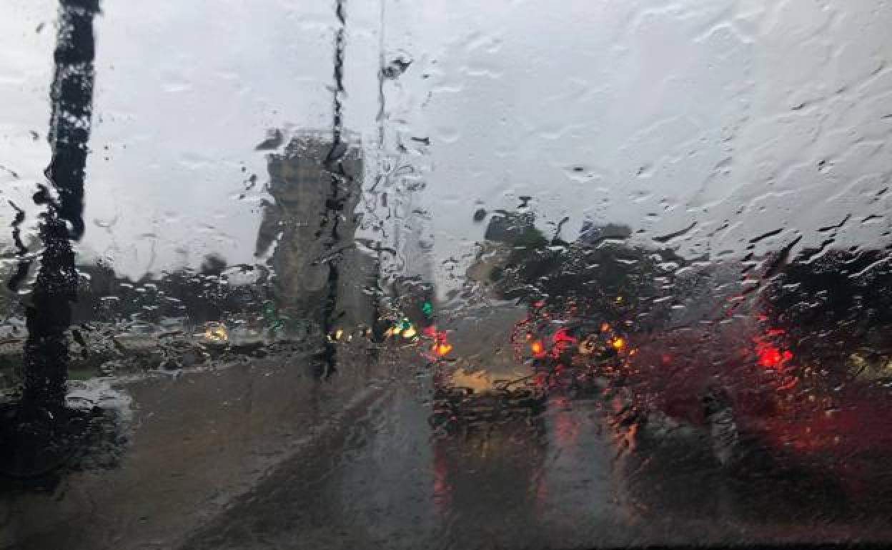 Las lluvias han sido especialmente intensas en Alicante durante la mañana. 