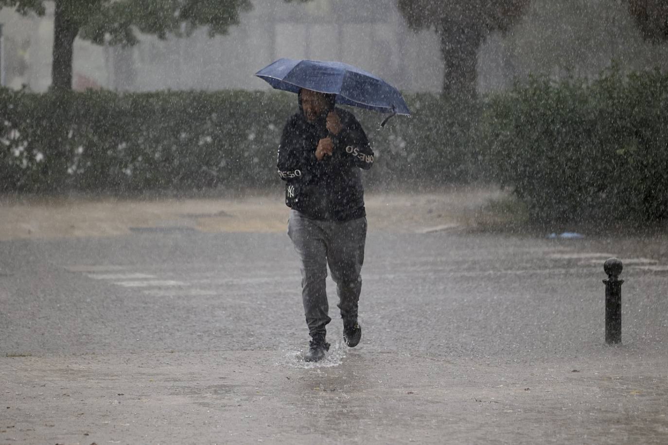 Fotos: Las tormentas torrenciales colapsan la Comunitat