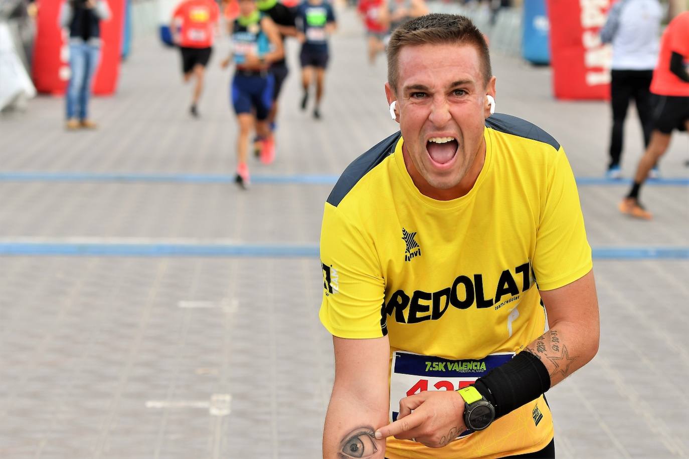 Fotos: Búscate en la llegada de la 15K y 7.5K Valencia Abierta al Mar 2022