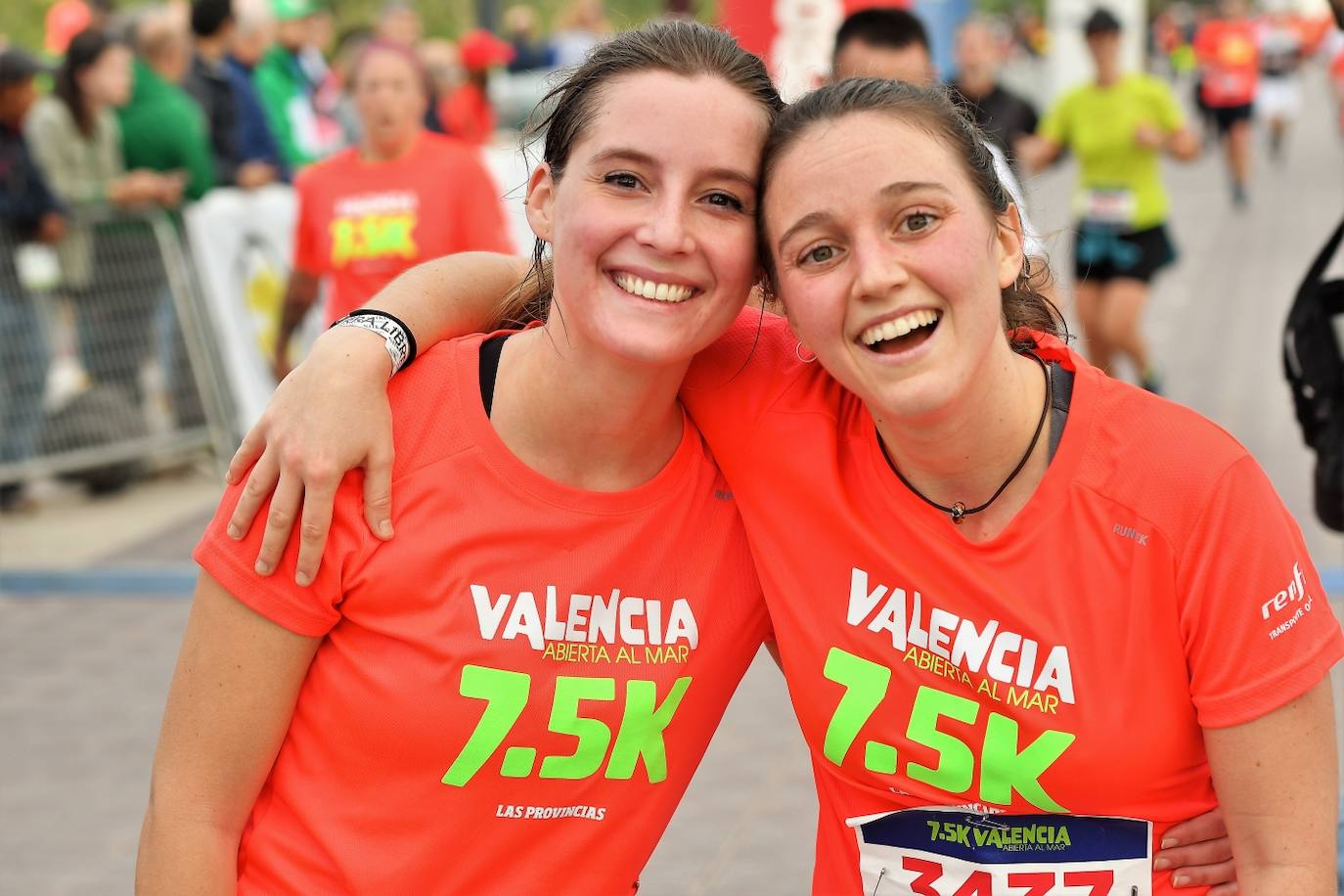 Fotos: Búscate en la llegada de la 15K y 7.5K Valencia Abierta al Mar 2022