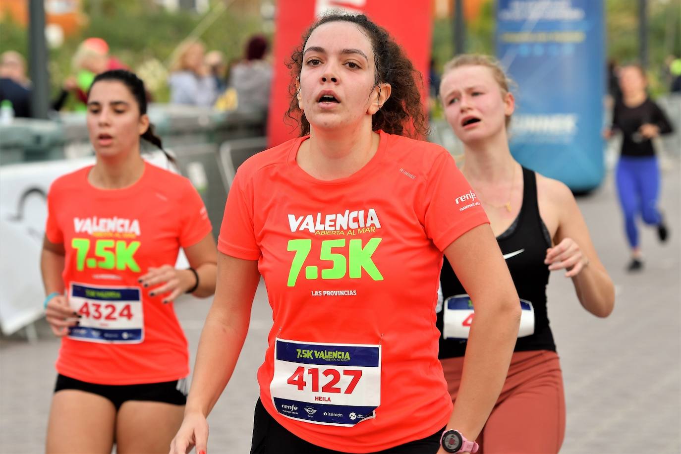 Fotos: Búscate en la llegada de la 15K y 7.5K Valencia Abierta al Mar 2022