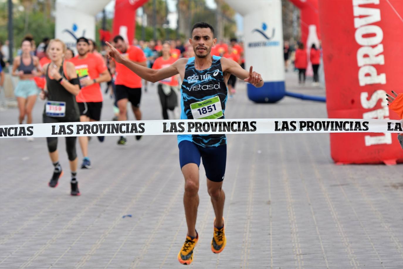 Fotos: Búscate en la llegada de la 15K y 7.5K Valencia Abierta al Mar 2022