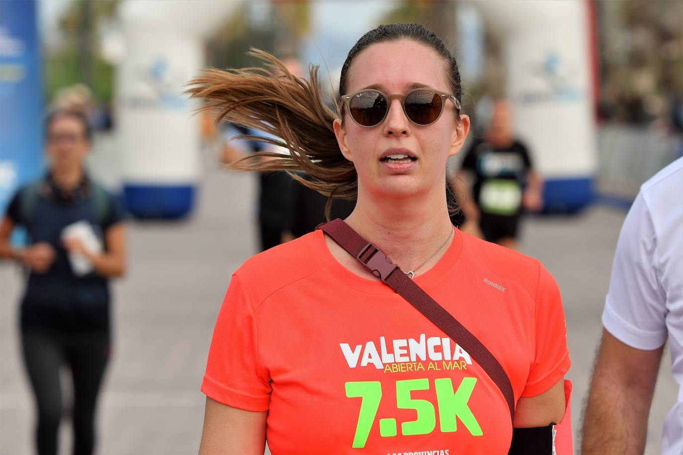 Fotos: Búscate en la llegada de la 15K y 7.5K Valencia Abierta al Mar 2022