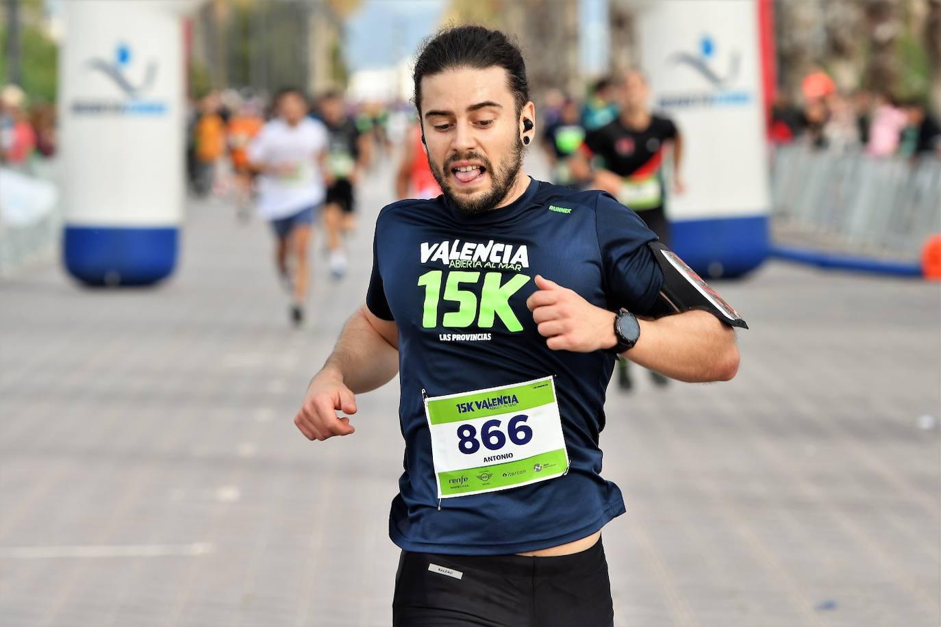 Fotos: Búscate en la llegada de la 15K y 7.5K Valencia Abierta al Mar 2022