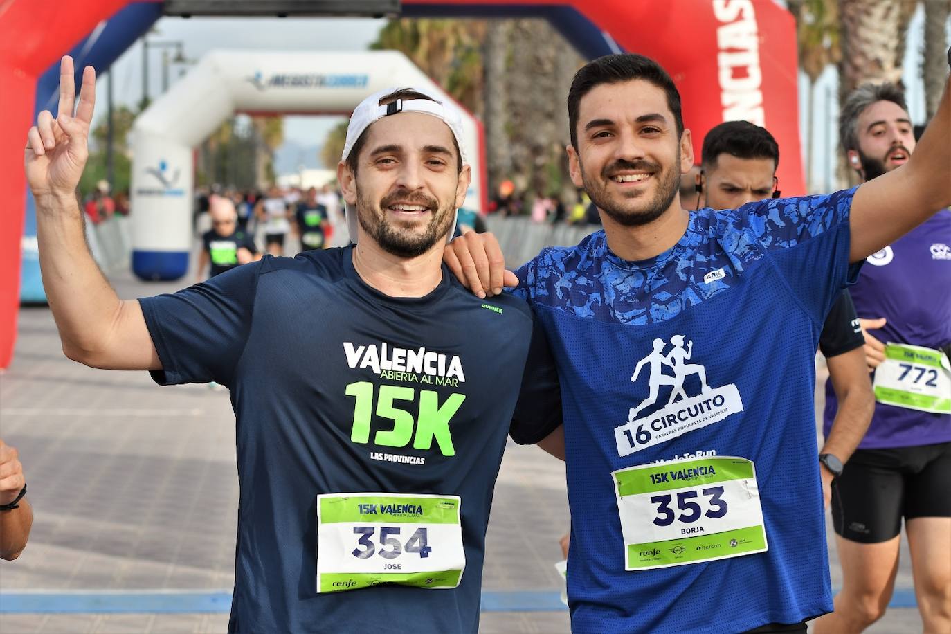 Fotos: Búscate en la llegada de la 15K y 7.5K Valencia Abierta al Mar 2022