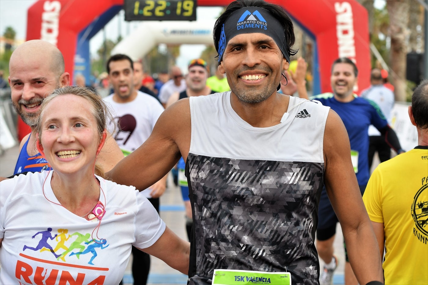 Fotos: Búscate en la llegada de la 15K y 7.5K Valencia Abierta al Mar 2022