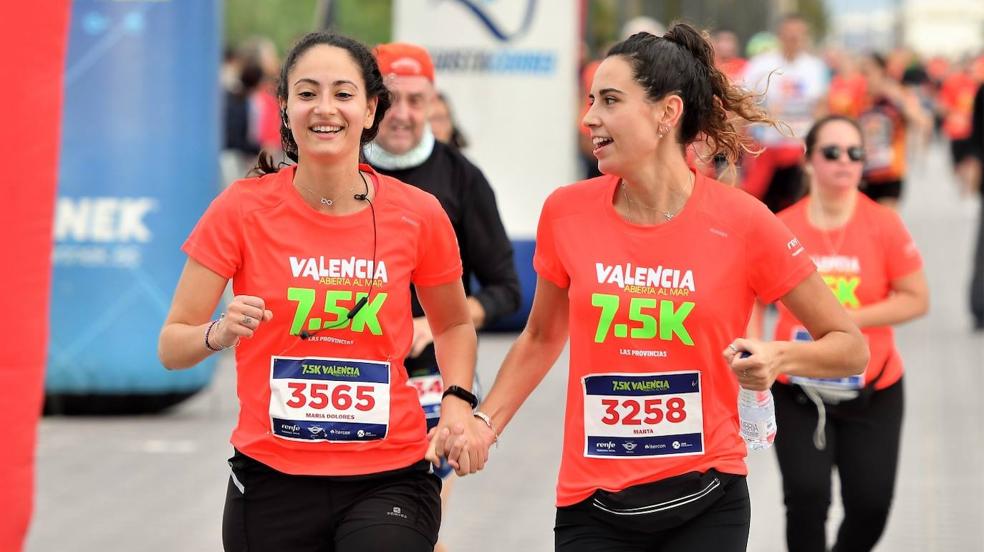 Búscate en la llegada de la 15K y 7.5K Valencia Abierta al Mar 2022