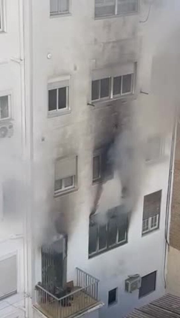 Incendio en un edificio de la calle Ángel Guimerá de Valencia