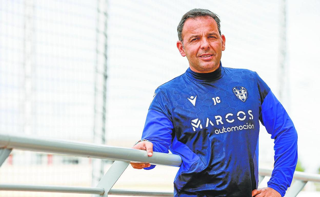 Javier Calleja, ayer en la ciudad deportiva de Buñol.