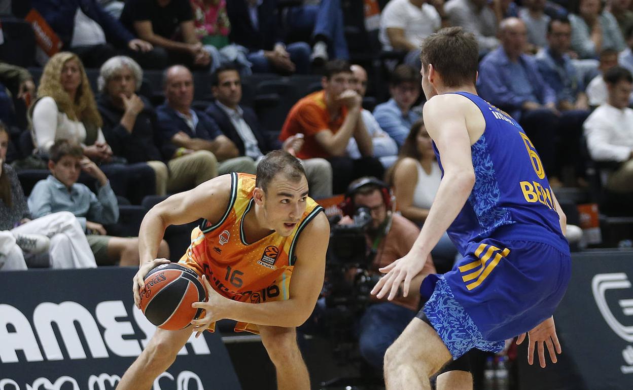 Millán Jiménez durante el encuentro ante Alba de Berlín. 