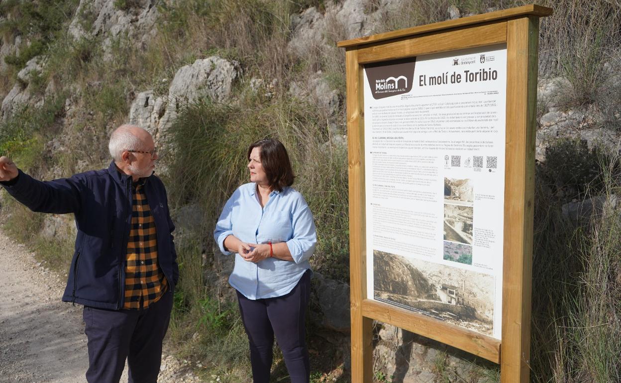 Paneles informativos colocados en la ruta senderista. 