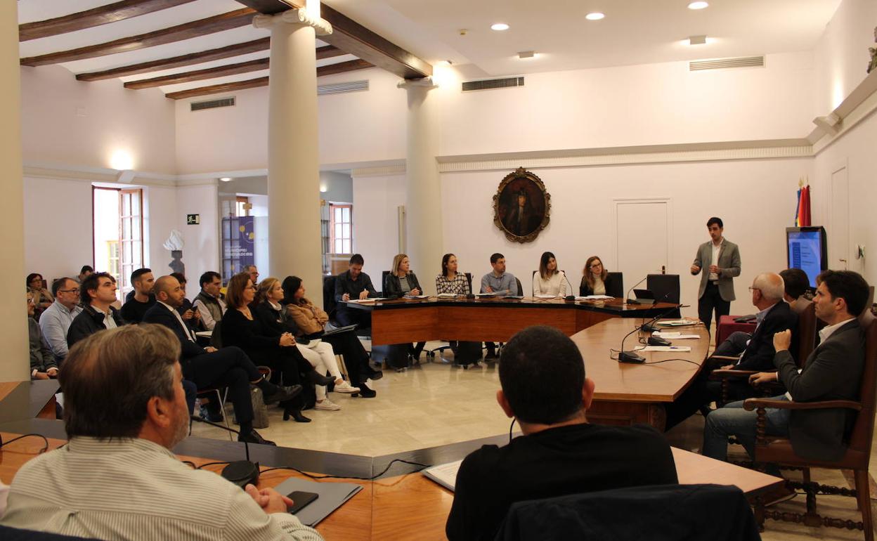 La presentación del plan director durante el Consejo Asesor de Turismo de Dénia. 