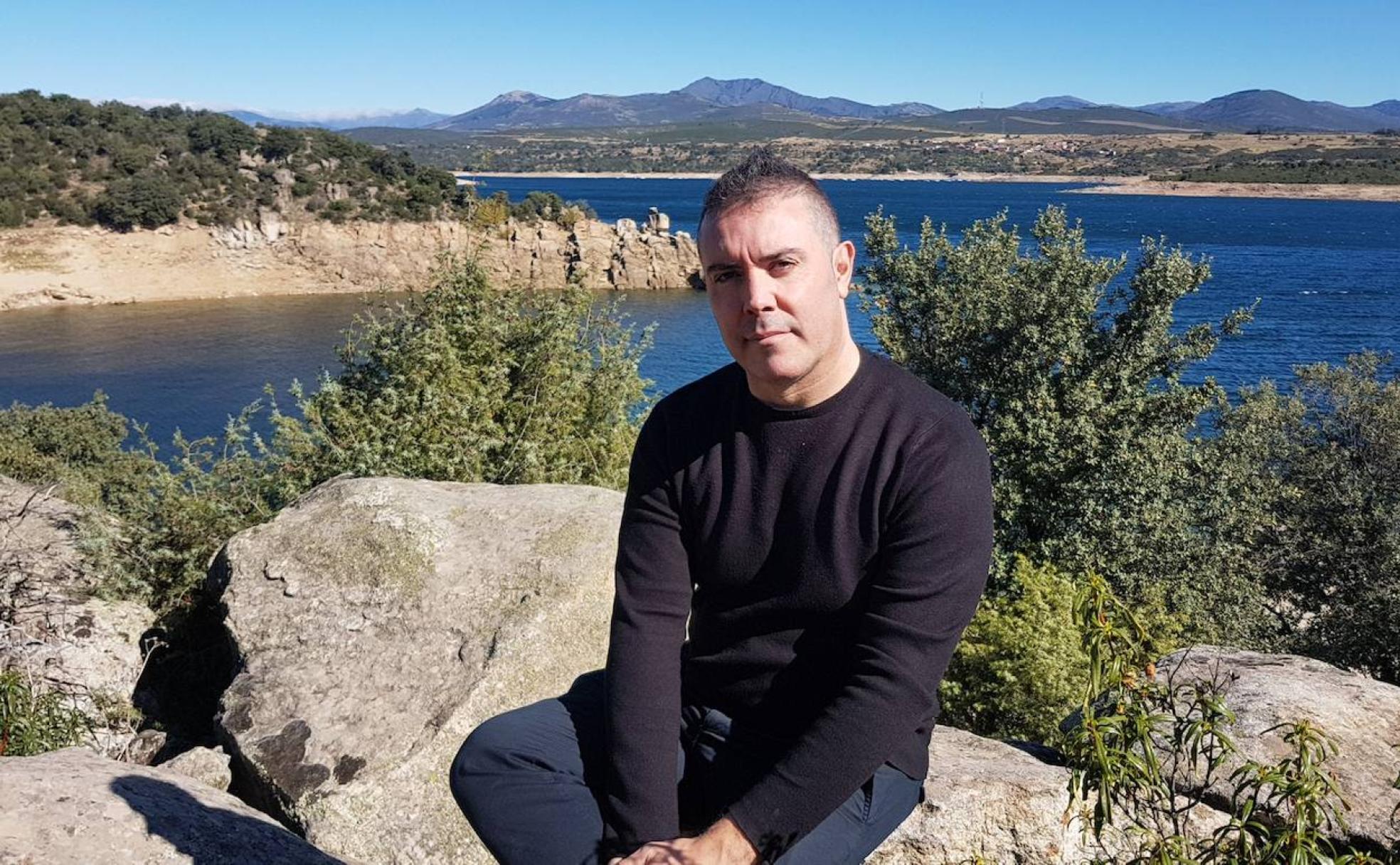 Antonio Pellón, fundado de Aldous Bio, en su localidad natal, Almonacid del Marquesado, en Cuenca. 