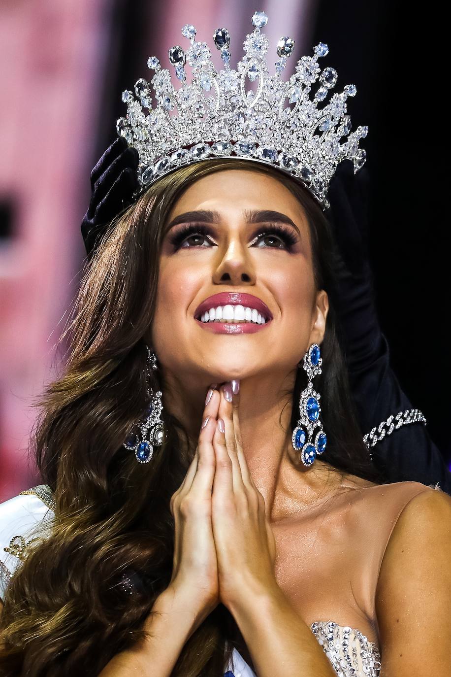 Esta joven tripulante de vuelo, de 25 años, es además estudiante de publicidad y ya fue elegida Miss Earth.  Así es Diana Silva .