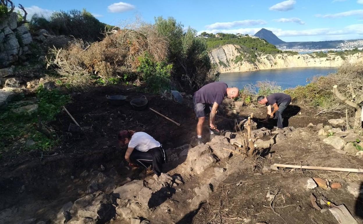 Las excavaciones que se están llevando a cabo en l'Illa del Portitxol de Xàbia.  