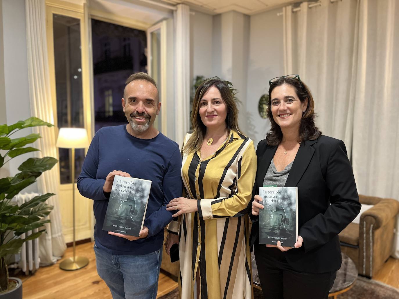 Javier Lacomba Tamarit, Margarita Quesada y Ana Ibáñez en el Casino de Agricultura.