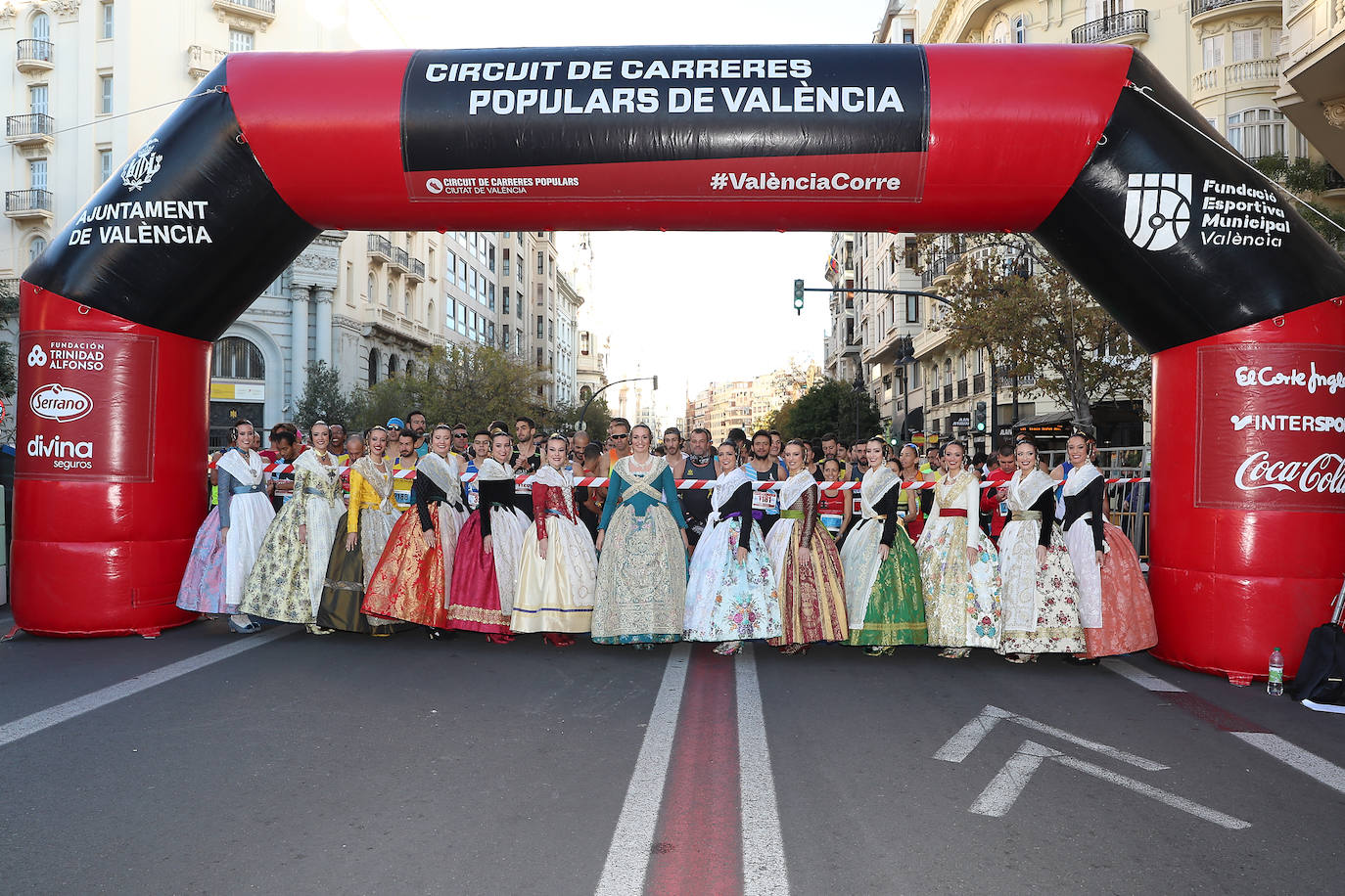 Fotos: Búscate en la 12ª Volta a Peu de les Falles