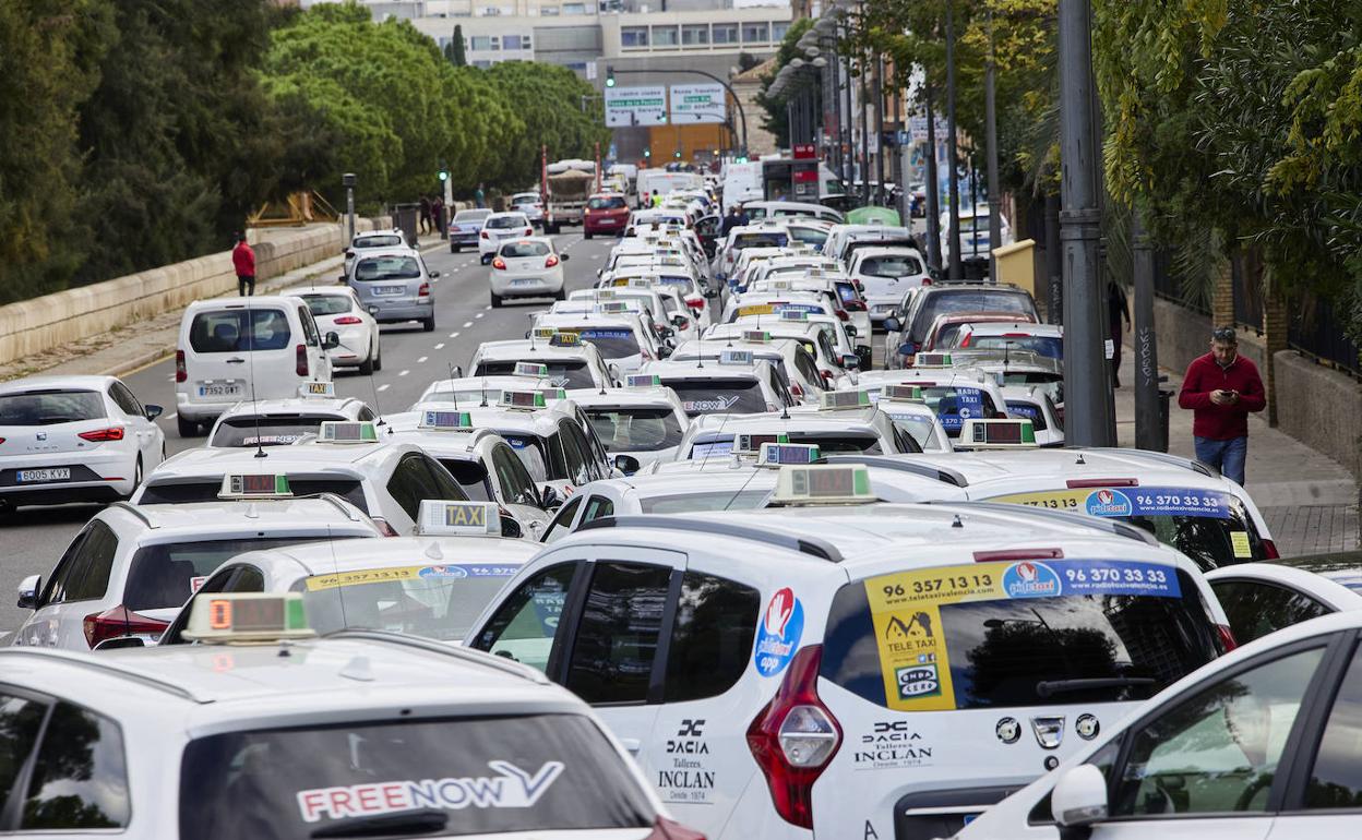 Protesta de taxis del pasado jueves en Valencia. 