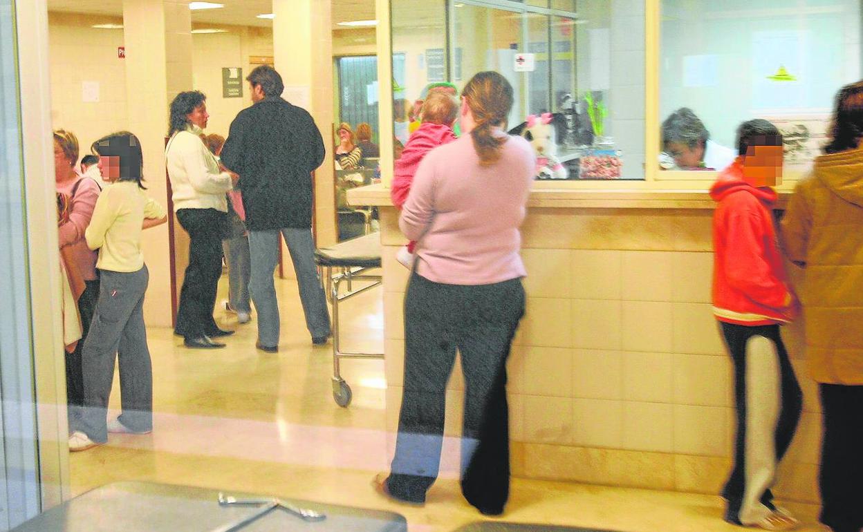 Menores en un centro sanitario valenciano, en una imagen de archivo.