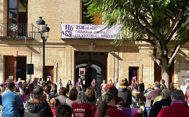 Imagen principal - Lectura del manifiesto en Catarroja y Burjassot, y el homenaje en Alaquàs. 