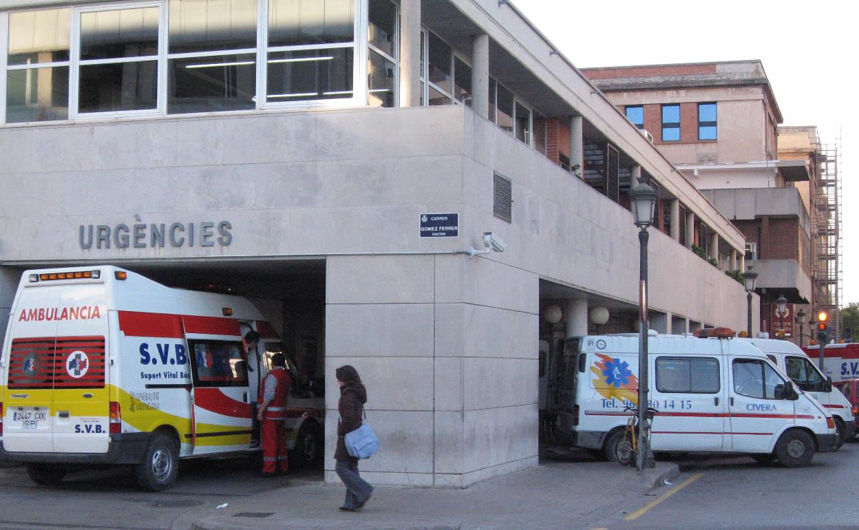 Entrada del Servicio de Urgencias del Clínico. 