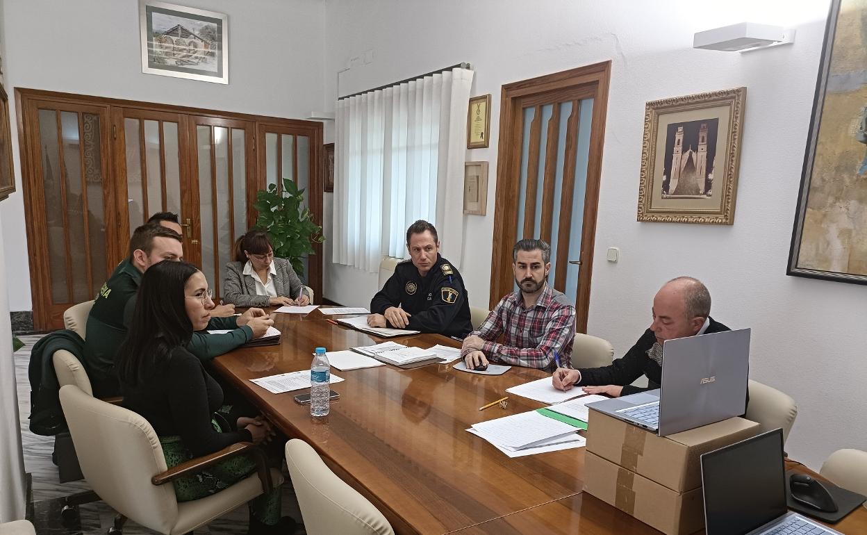 Un momento de la reunión de la junta local de seguridad. 