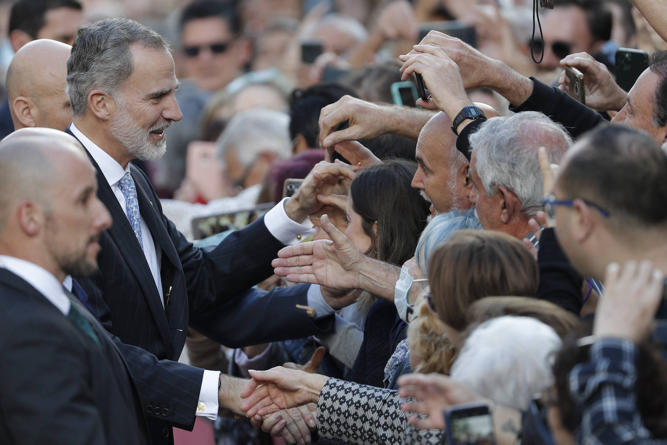 Fotos: Los Reyes de España, Felipe VI y Letizia, presiden la ceremonia de entrega de los Premios Jaume I en la Lonja de Valencia