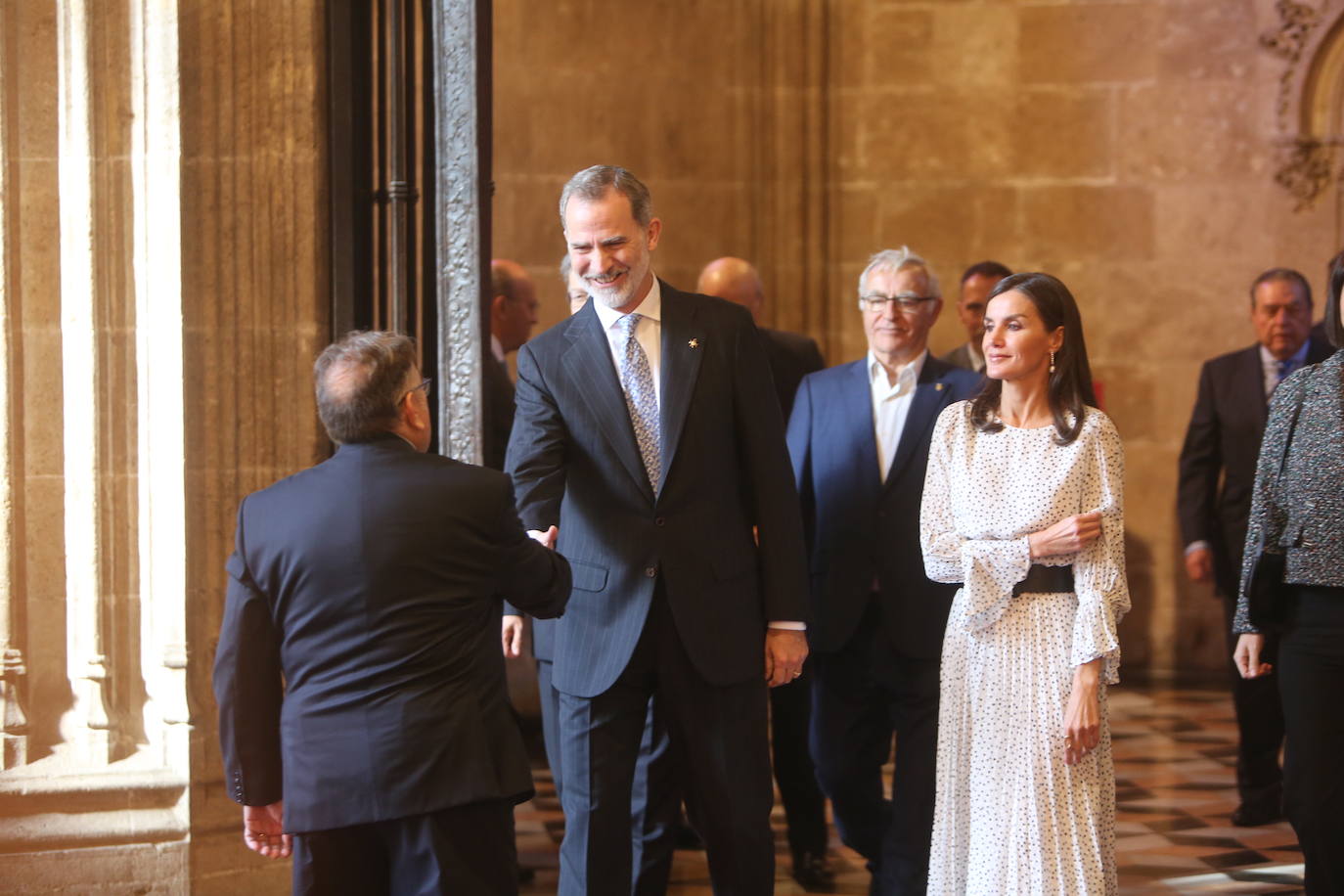 Fotos: Los Reyes de España, Felipe VI y Letizia, presiden la ceremonia de entrega de los Premios Jaume I en la Lonja de Valencia