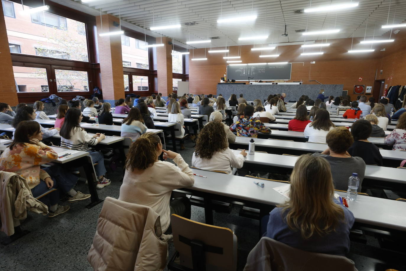 Por su parte, en Alicante, el examen se realizará en los Aularios I, II y III, así como en la Facultad de Derecho de la Universidad de Alicante, en el campus de San Vicente del Raspeig. 