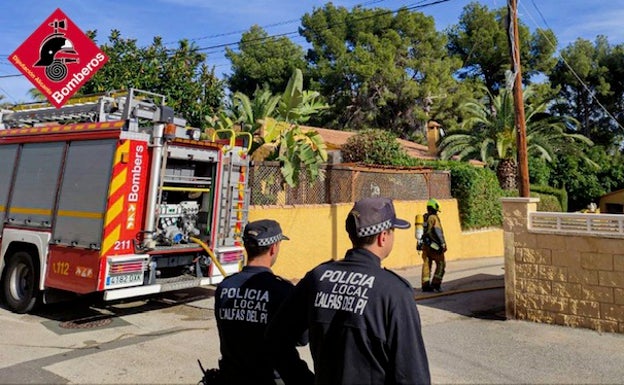 Los agentes de la policía local de Alfaz del Pi han colaborado en las tareas. 