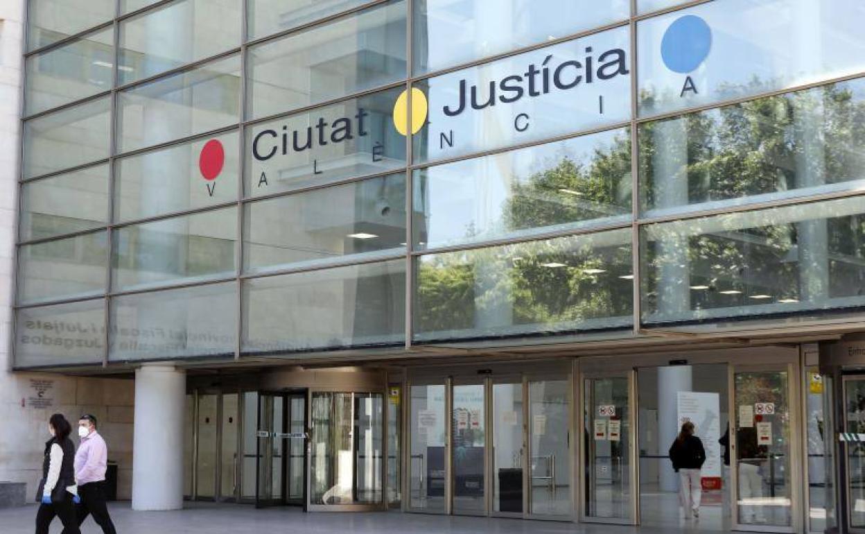 Entrada de la Ciudad de la Justicia de Valencia. 