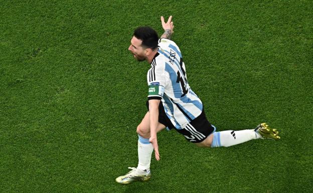 Leo Messi celebrando el primer gol frente a México