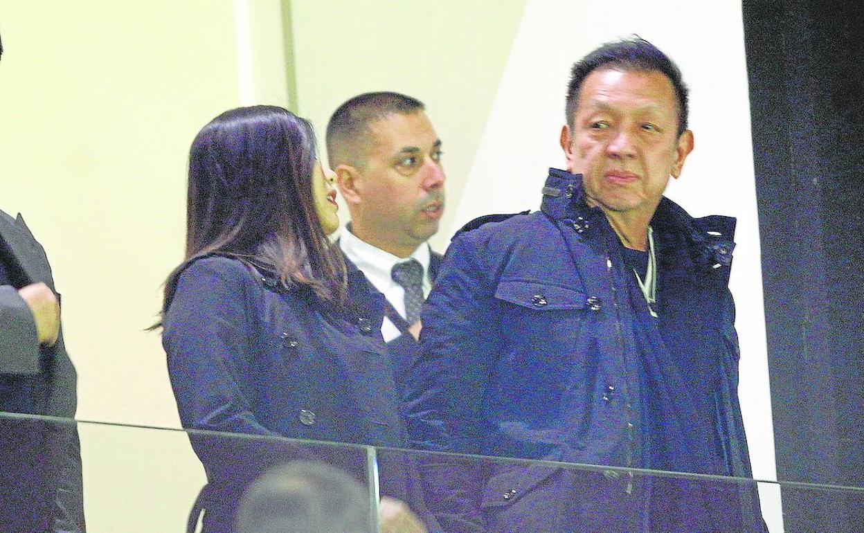 Peter Lim, en un palco privado de Mestalla.