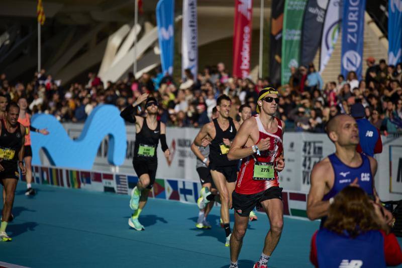 Fotos: Búscate en la línea de meta del Maratón de Valencia