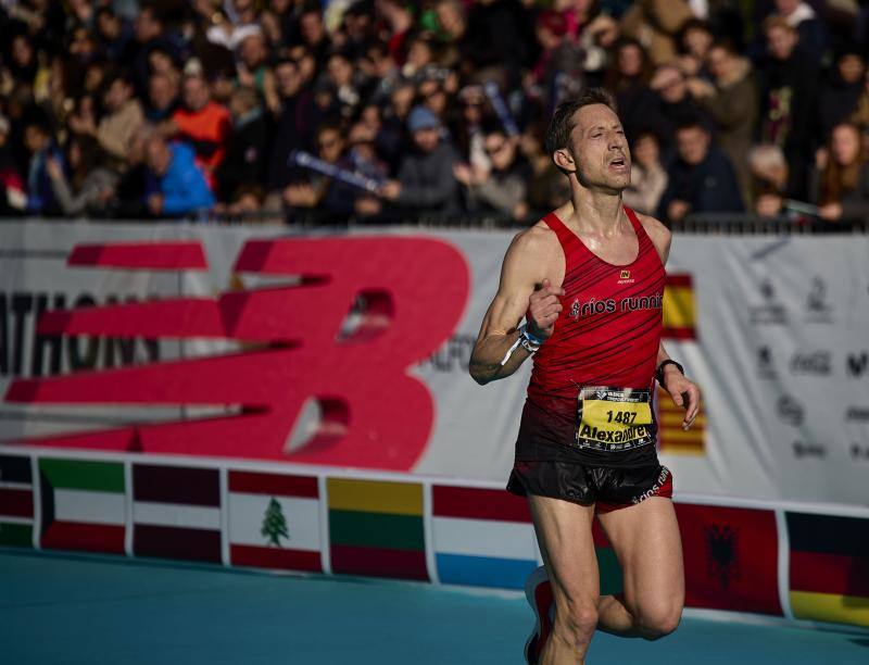 Fotos: Búscate en la línea de meta del Maratón de Valencia