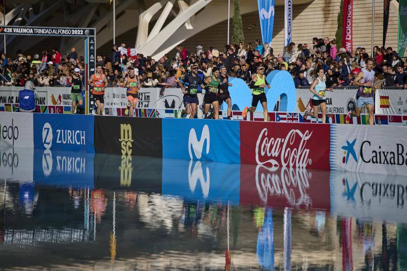 Fotos: Búscate en la línea de meta del Maratón de Valencia