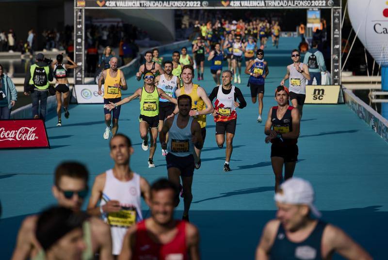 Fotos: Búscate en la línea de meta del Maratón de Valencia