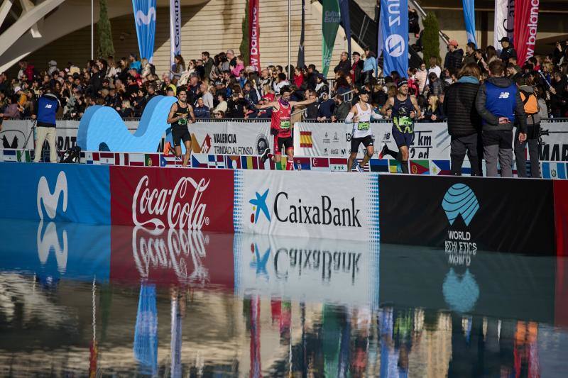 Fotos: Búscate en la línea de meta del Maratón de Valencia