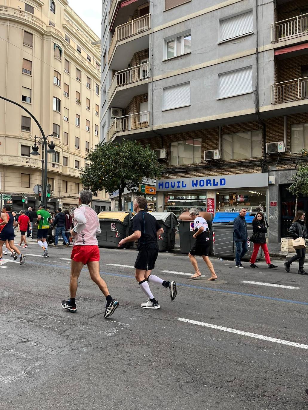 Fotos: Los corredores con los looks más peculiares del Maratón de Valencia