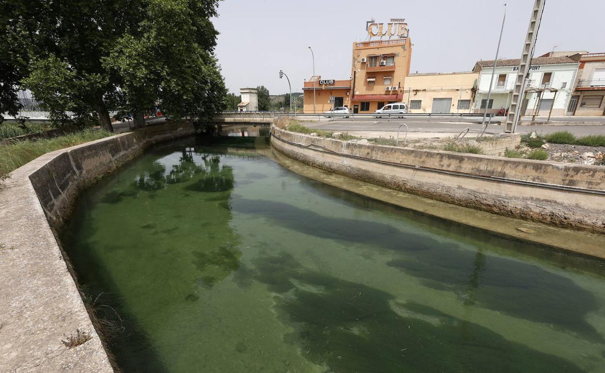 Una vista de la Acequia Real del Júcar. 