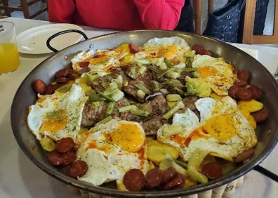 Imagen secundaria 1 - Dónde almorzar en Sueca | El almuerzo escondido en un club social que se sirve en calderos