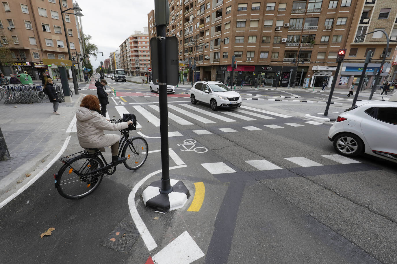 Fotos: El cruce psicodélico de la avenida del Cid