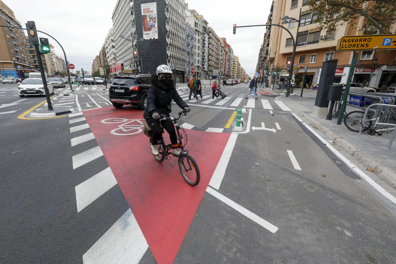 Fotos: El cruce psicodélico de la avenida del Cid