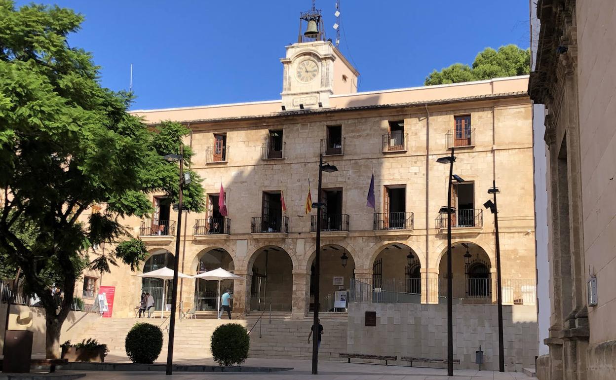 El Ayuntamiento de Dénia. 