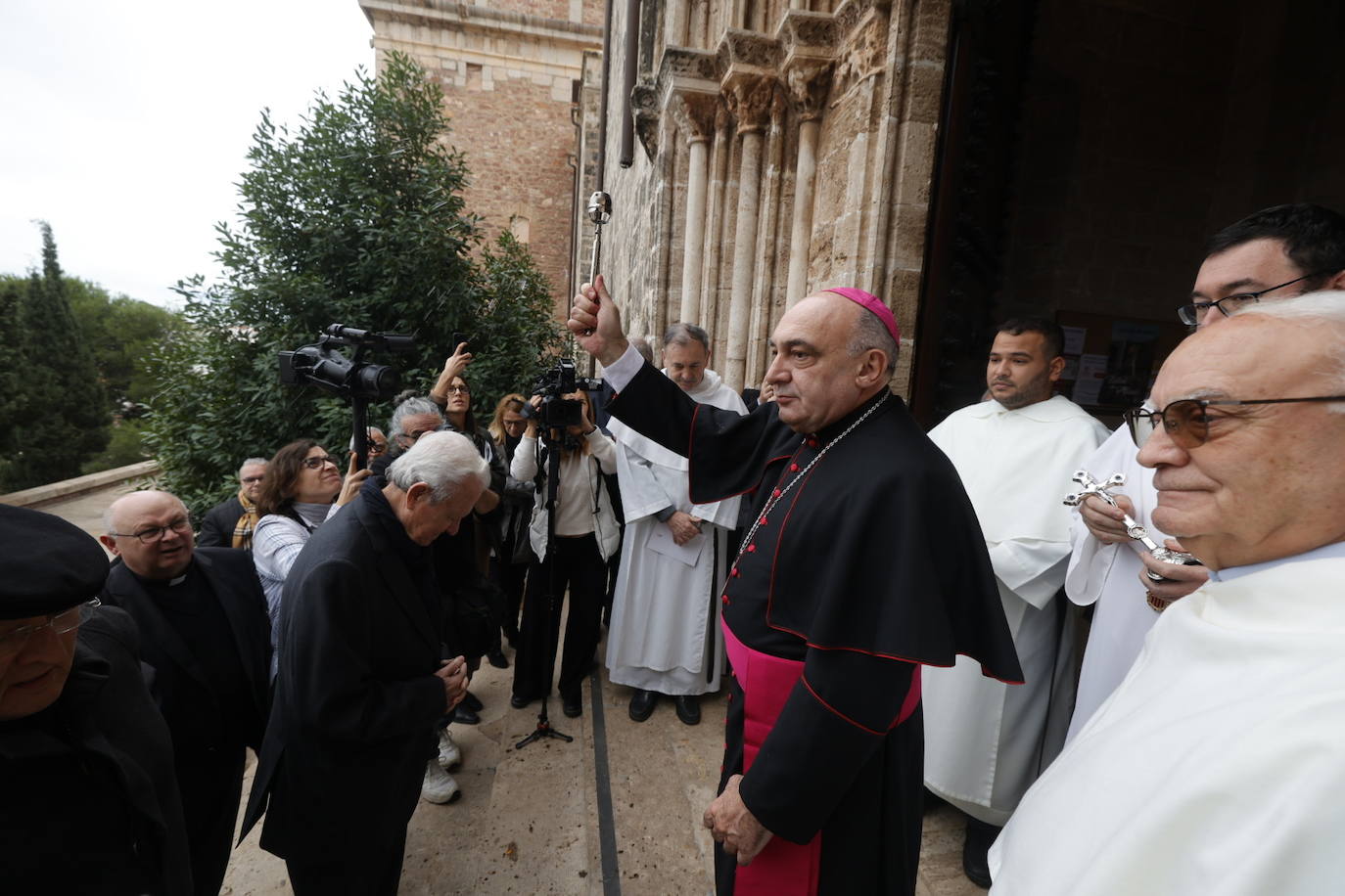 El nuevo arzobispo de Valencia ha visitado el monasterio de El Puig. 