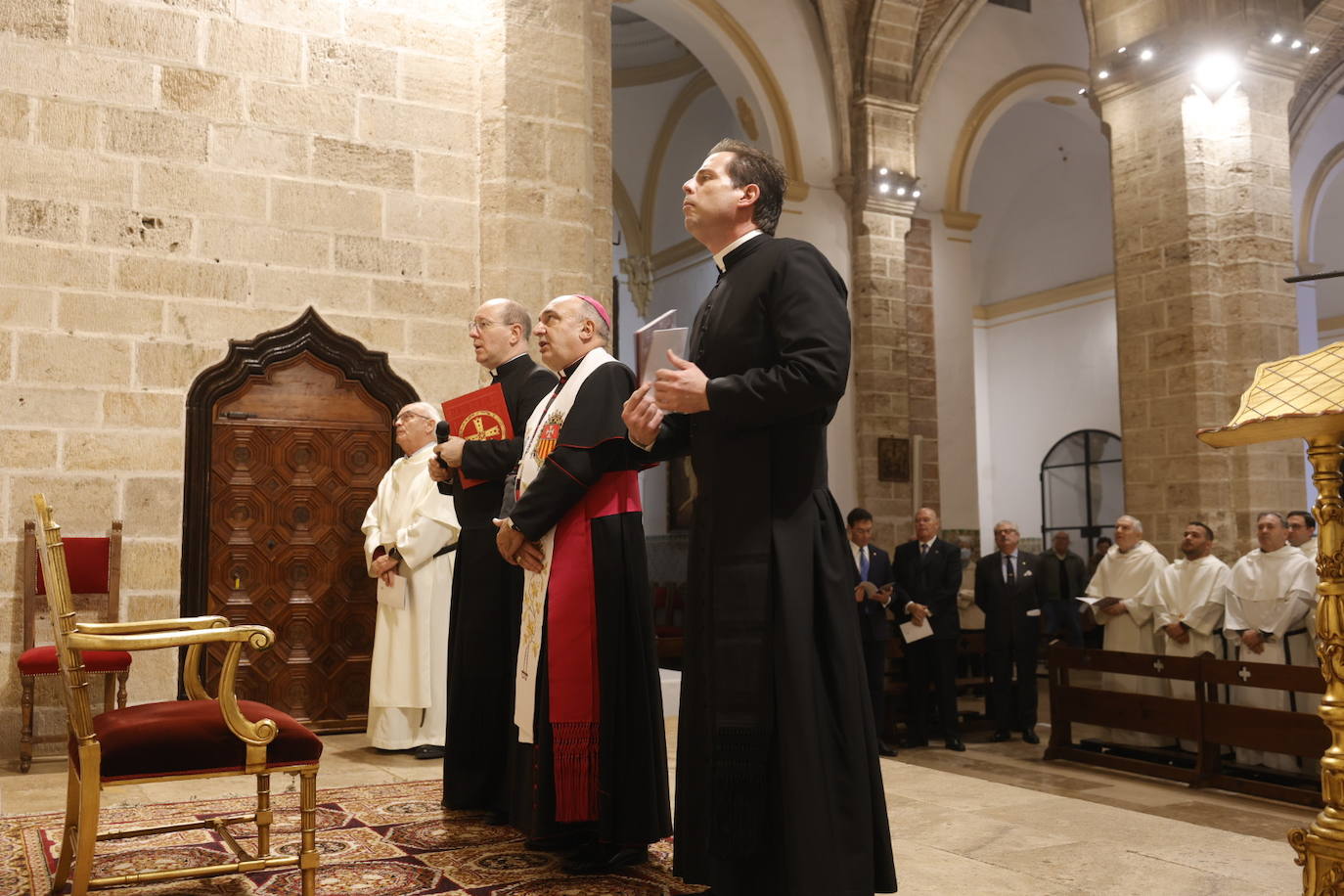 El nuevo arzobispo de Valencia ha visitado el monasterio de El Puig. 