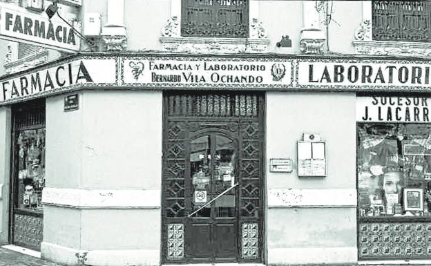 Histórica fachada, que todavía hoy se conserva, en la calle Maestro Gozalbo. 