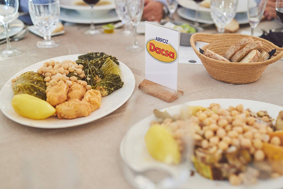 Algunos platos del puchero que se sirvieron en el Ateneo.